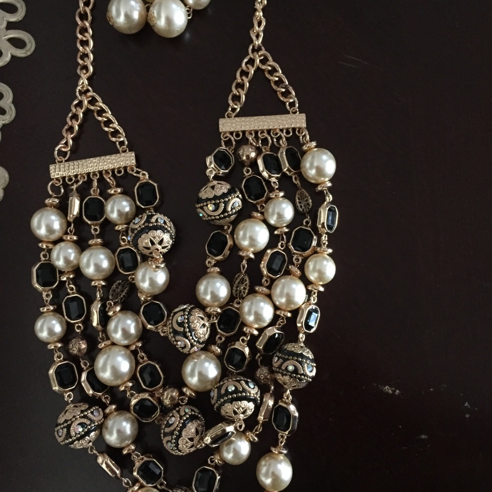 elegant  necklace with earnings set